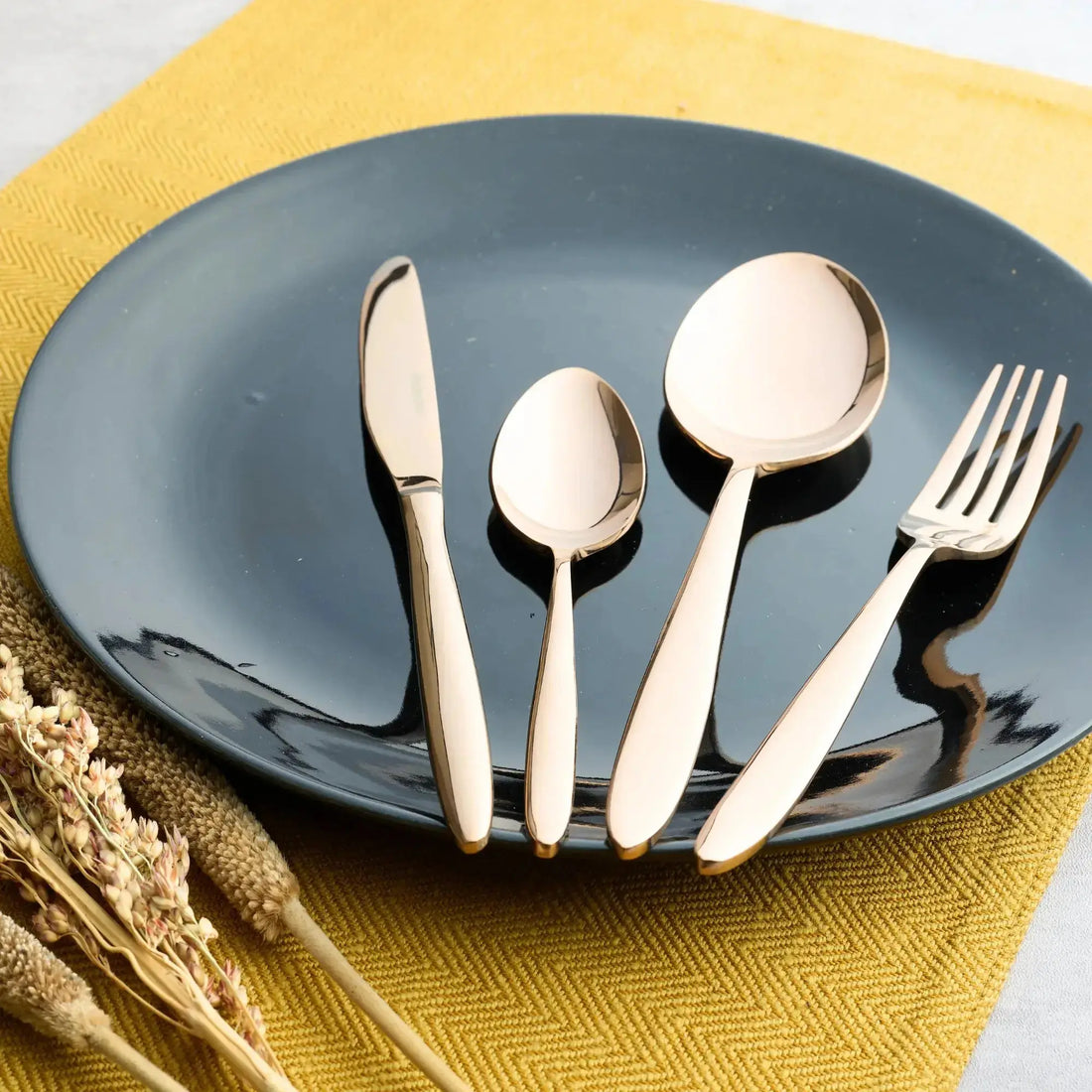 Sustainable-Home-Decor-7-Stylish-Ways-to-Reduce-Your-Carbon-Footprint BlackCarrot