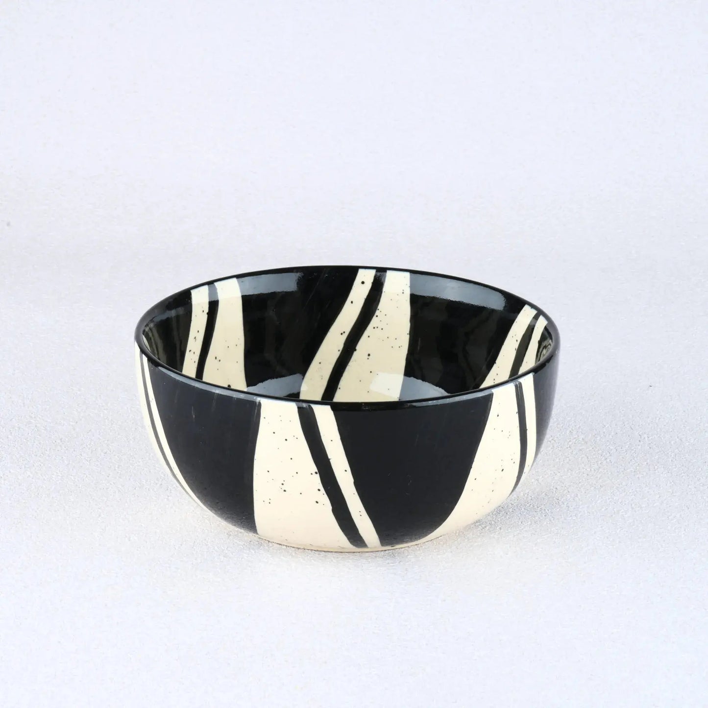 Splash Stoneware Serving Bowl BlackCarrot