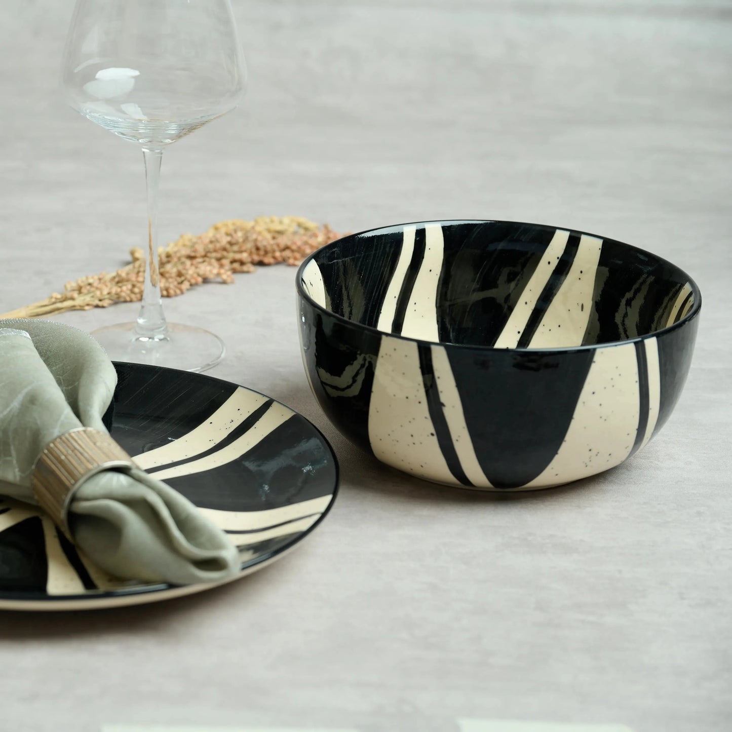 Splash Stoneware Serving Bowl BlackCarrot
