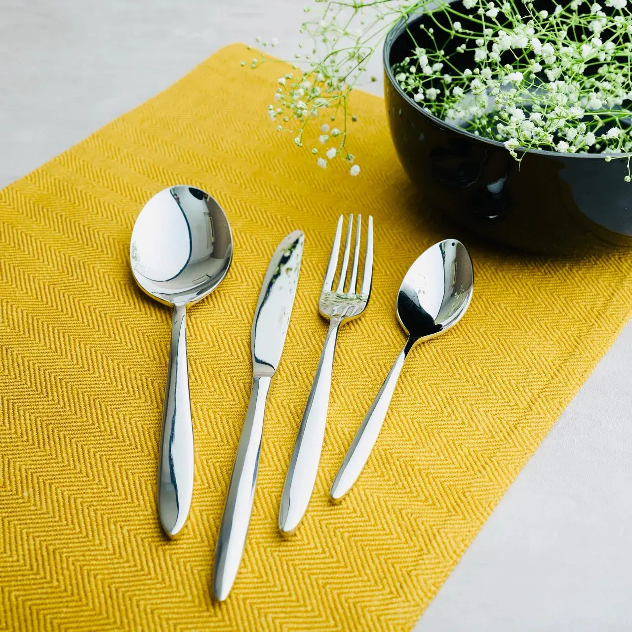 Stainless Steel Silver Cutlery Set of 20 Pcs BlackCarrot